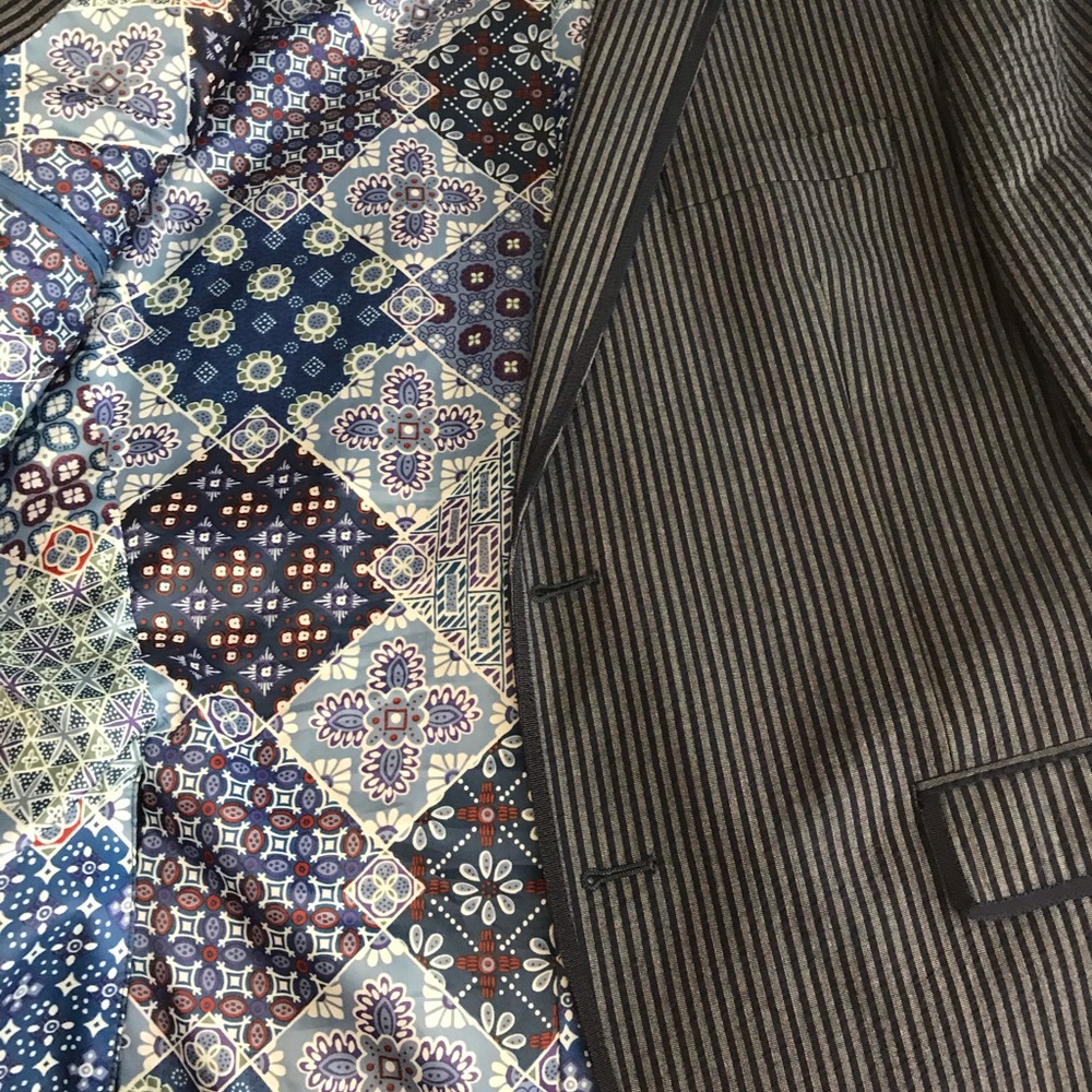 Van Hueson Men's stripped Blazer. 42r. Used twice.